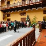 Brindis por navidad para todo el personal de la Cancillería.