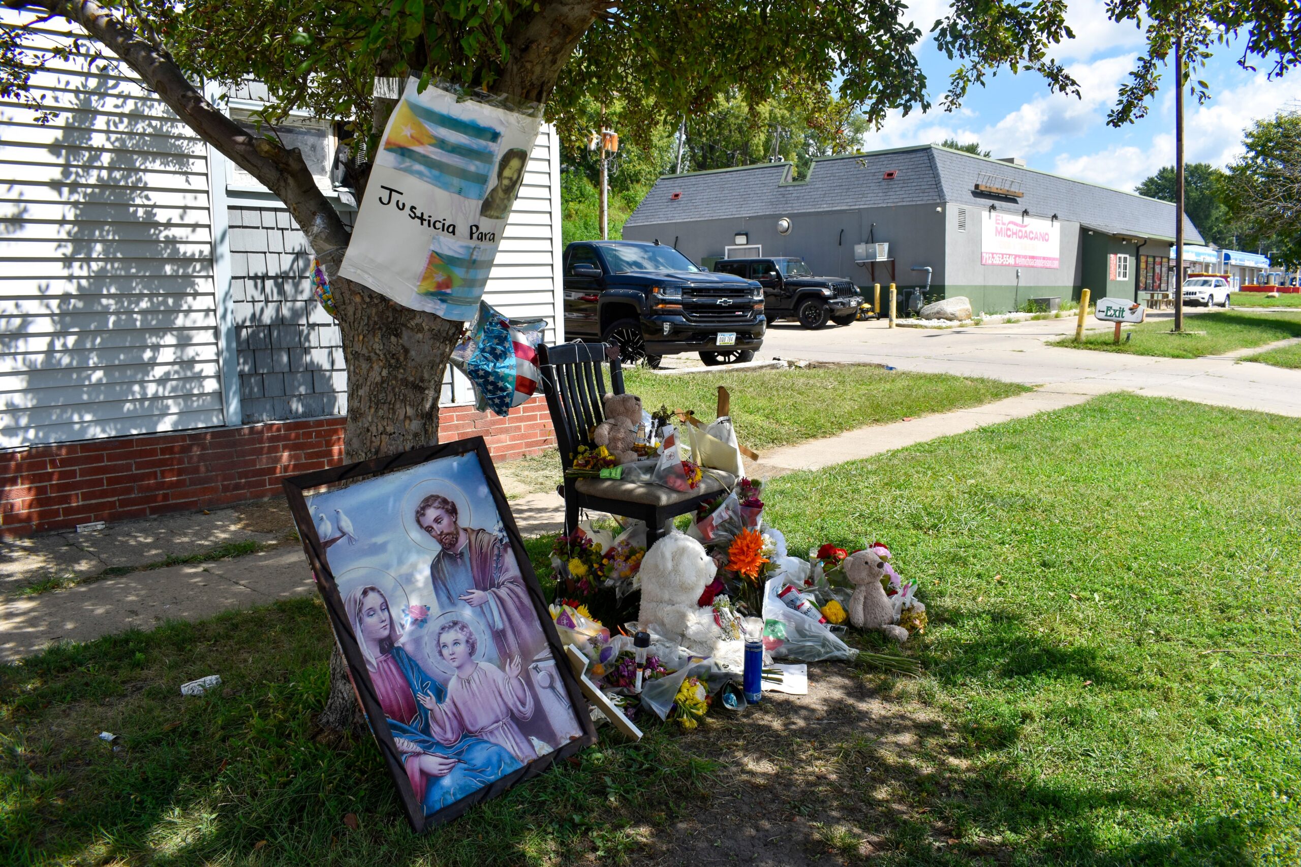 Ofrenda para Feglys en el parque donde fue asesinado, el 21 de agosto.