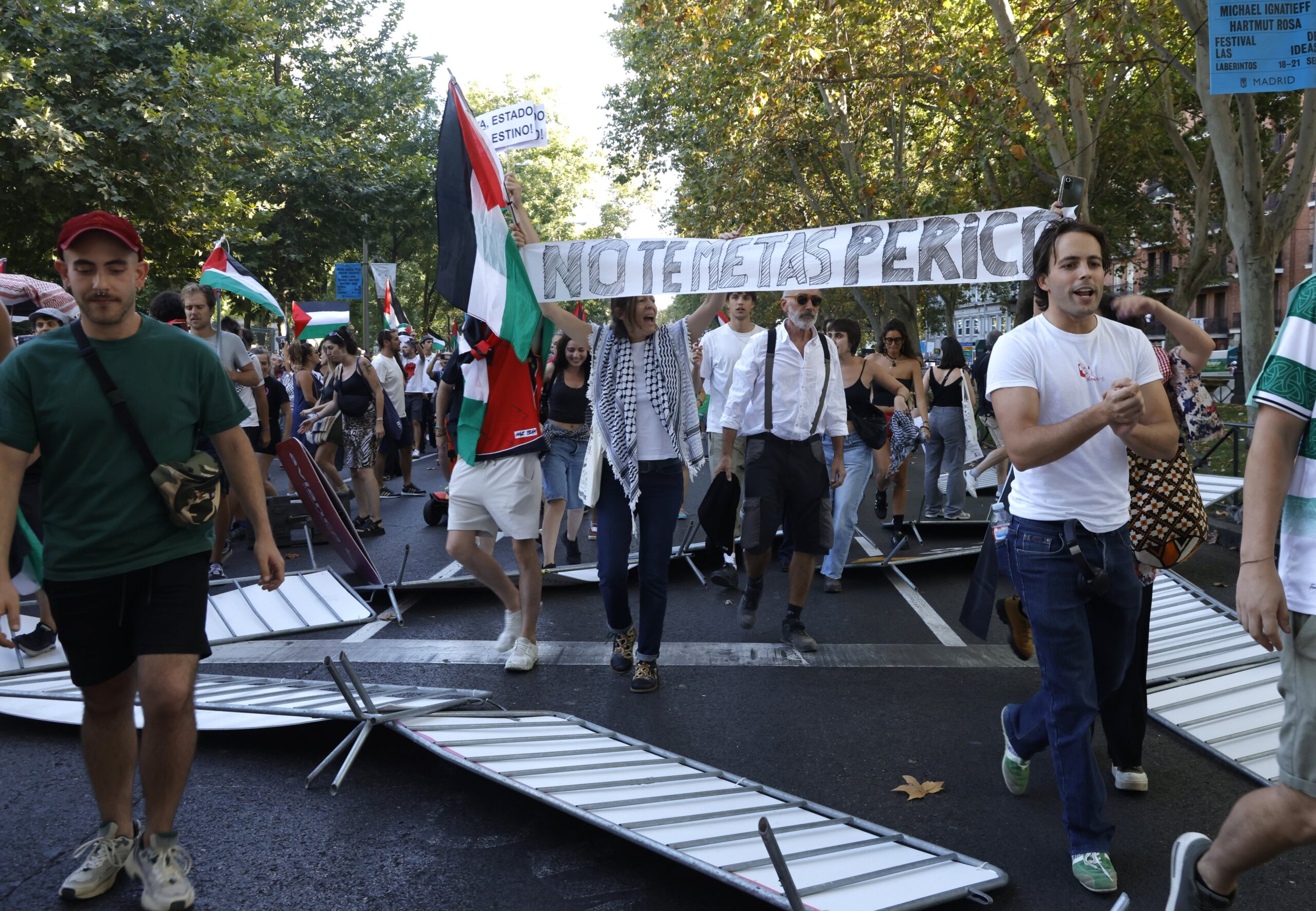 Manifestantes propalestinos a la altura de Atocha  durante la final de La Vuelta a España, el 14 de septiembre de 2025. 